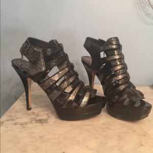 Strappy peep toe pumps